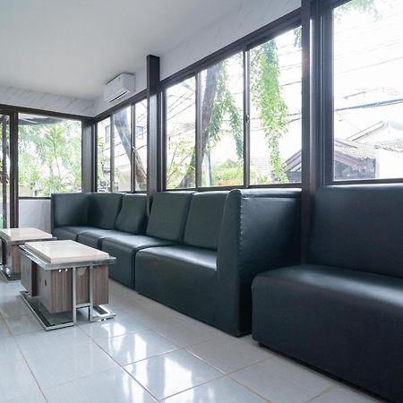 Reddoorz Plus Near Itc Cempaka Mas 2 Jakarta Buitenkant foto