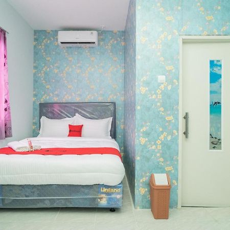 Reddoorz Plus Near Itc Cempaka Mas 2 Jakarta Buitenkant foto