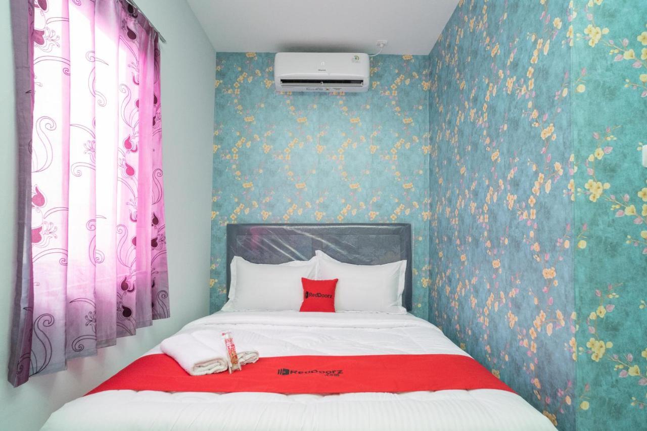 Reddoorz Plus Near Itc Cempaka Mas 2 Jakarta Buitenkant foto