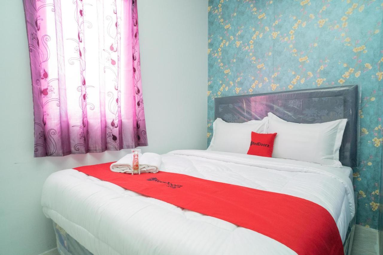 Reddoorz Plus Near Itc Cempaka Mas 2 Jakarta Buitenkant foto