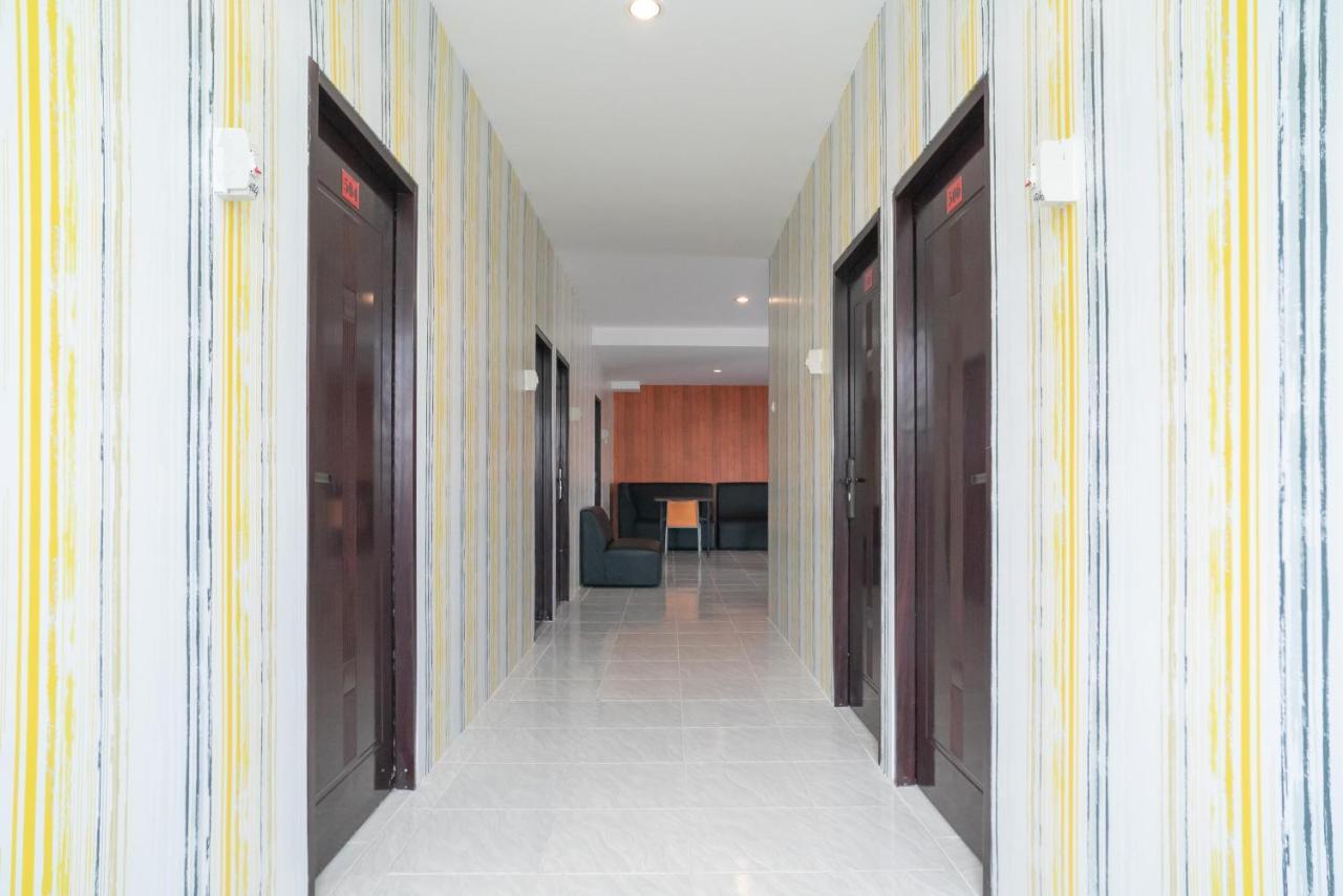 Reddoorz Plus Near Itc Cempaka Mas 2 Jakarta Buitenkant foto