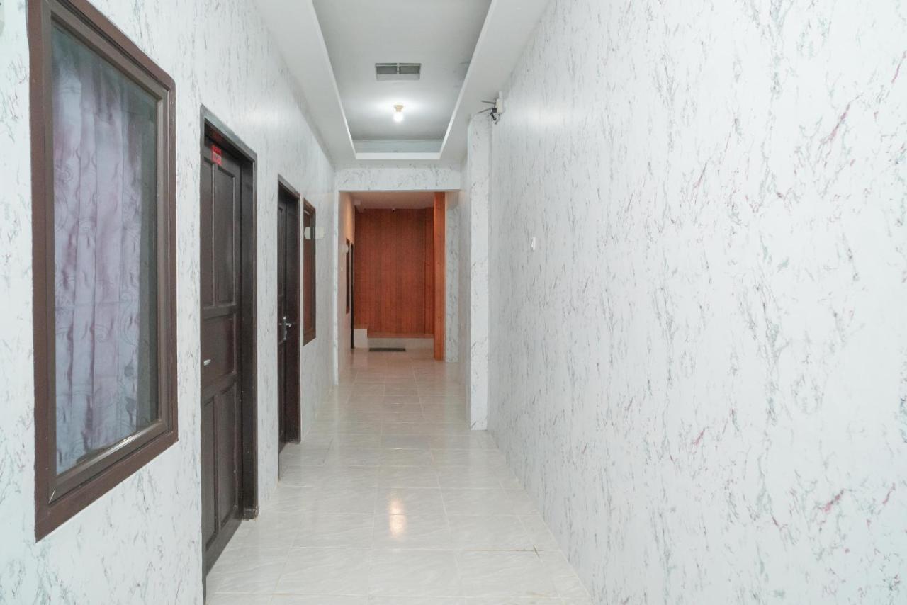 Reddoorz Plus Near Itc Cempaka Mas 2 Jakarta Buitenkant foto