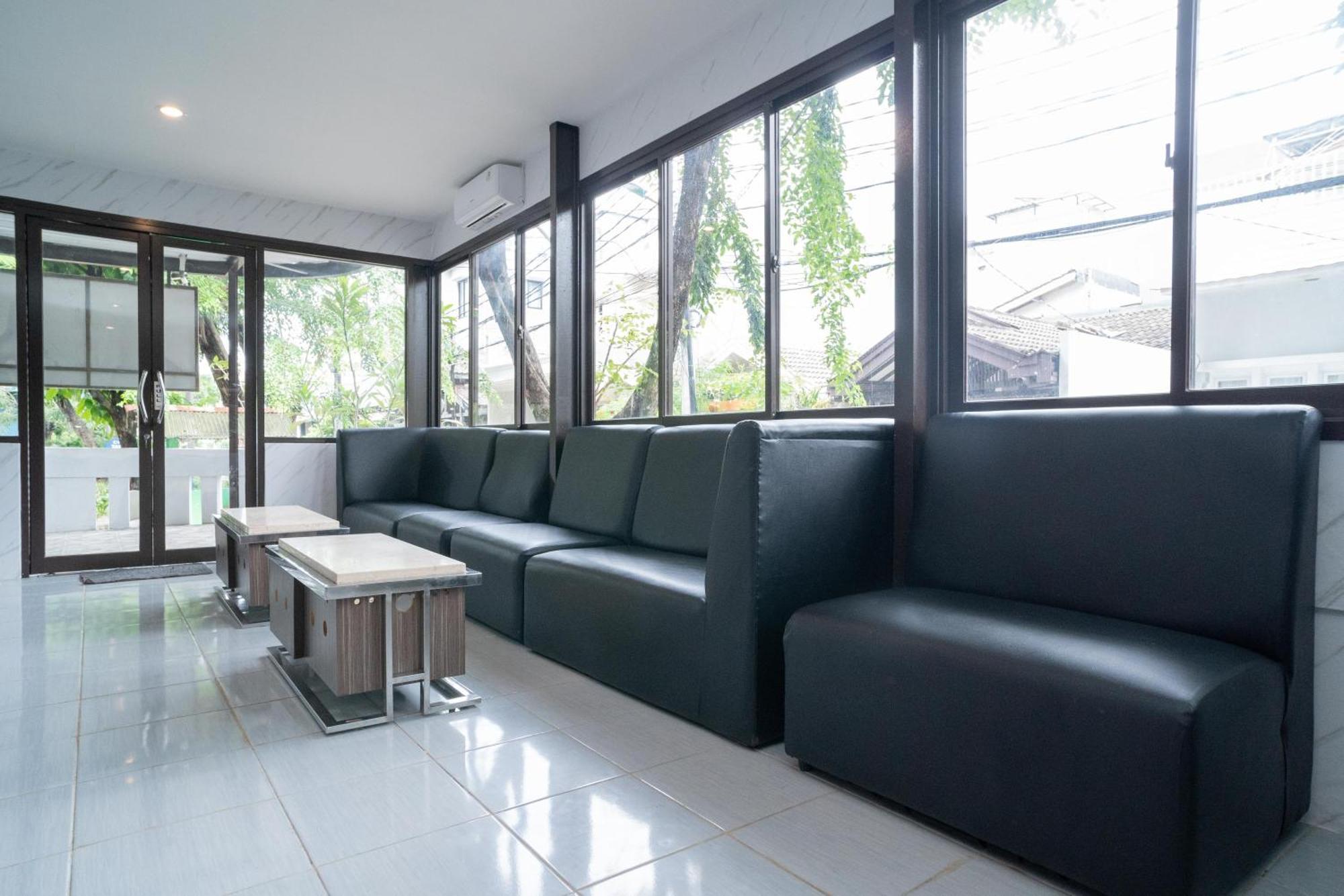 Reddoorz Plus Near Itc Cempaka Mas 2 Jakarta Buitenkant foto