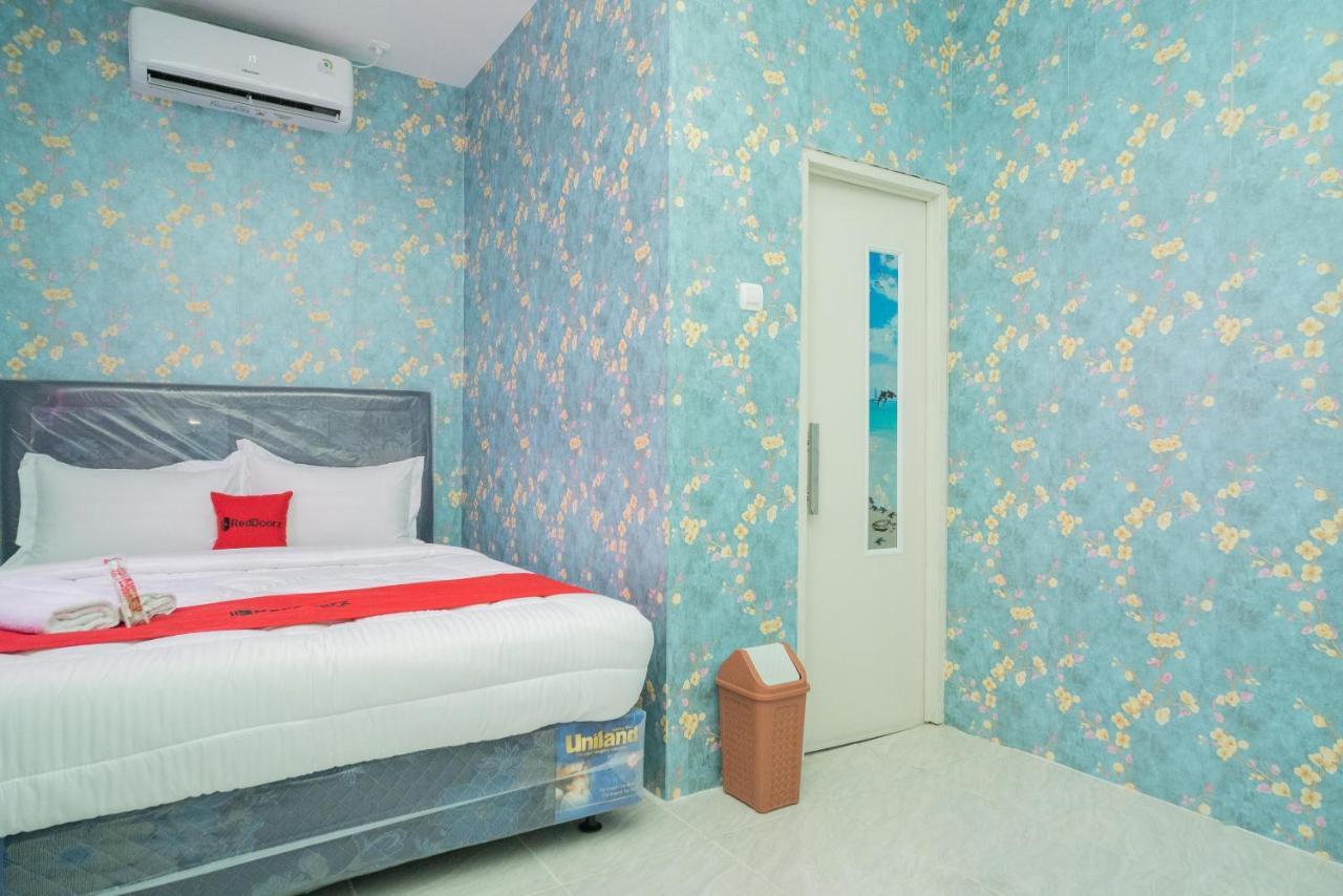 Reddoorz Plus Near Itc Cempaka Mas 2 Jakarta Buitenkant foto