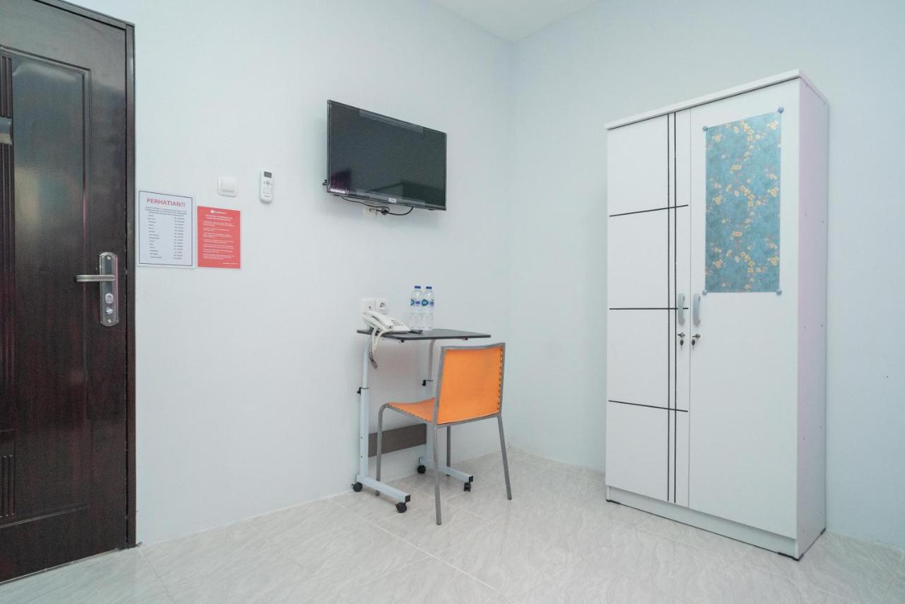 Reddoorz Plus Near Itc Cempaka Mas 2 Jakarta Buitenkant foto