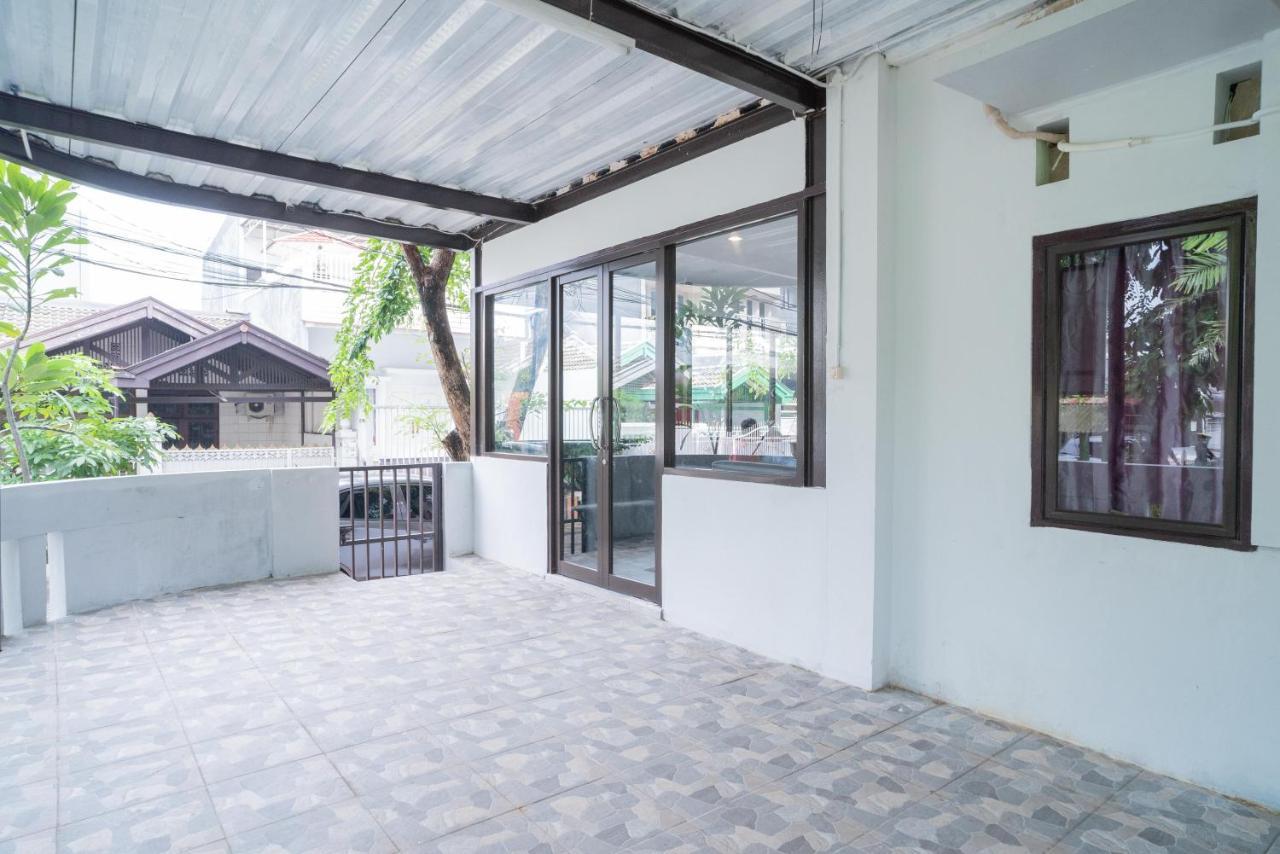 Reddoorz Plus Near Itc Cempaka Mas 2 Jakarta Buitenkant foto