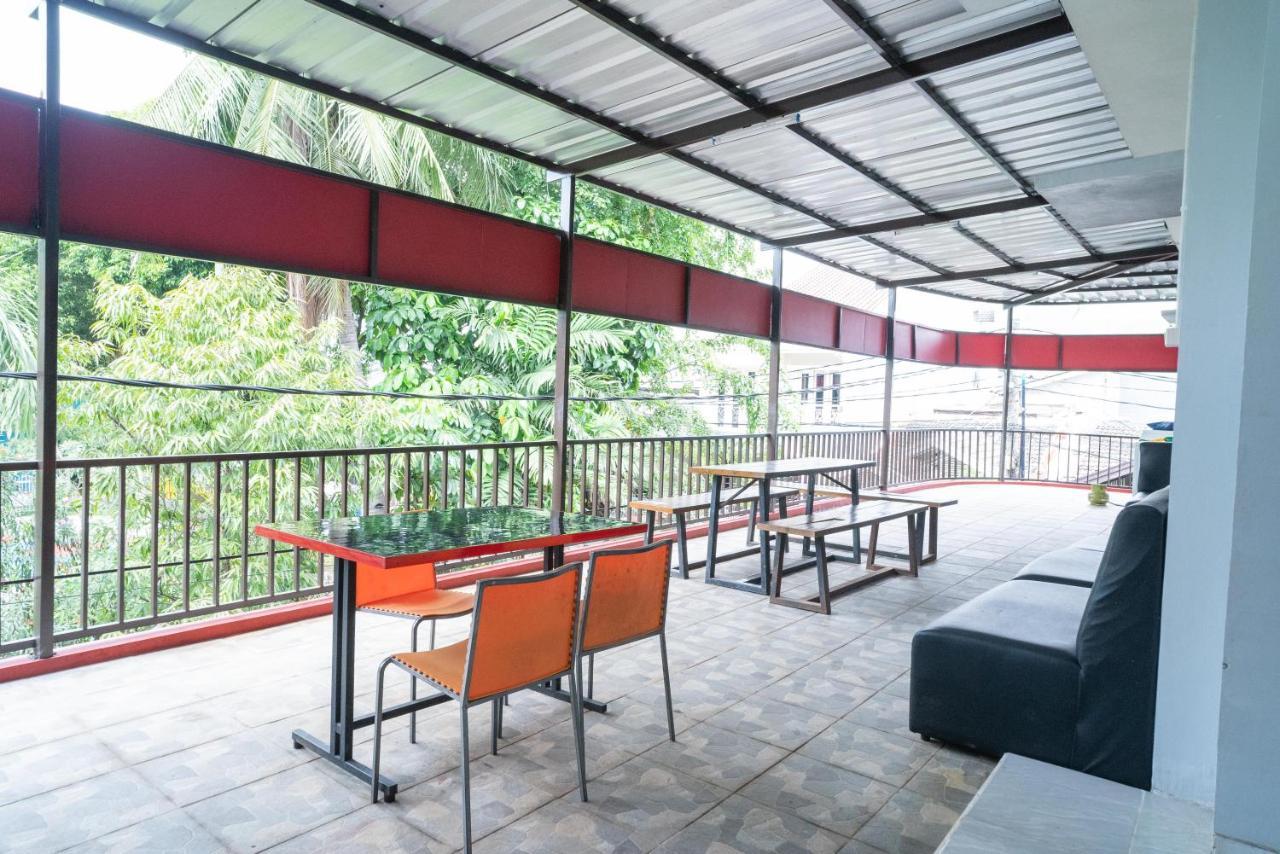 Reddoorz Plus Near Itc Cempaka Mas 2 Jakarta Buitenkant foto