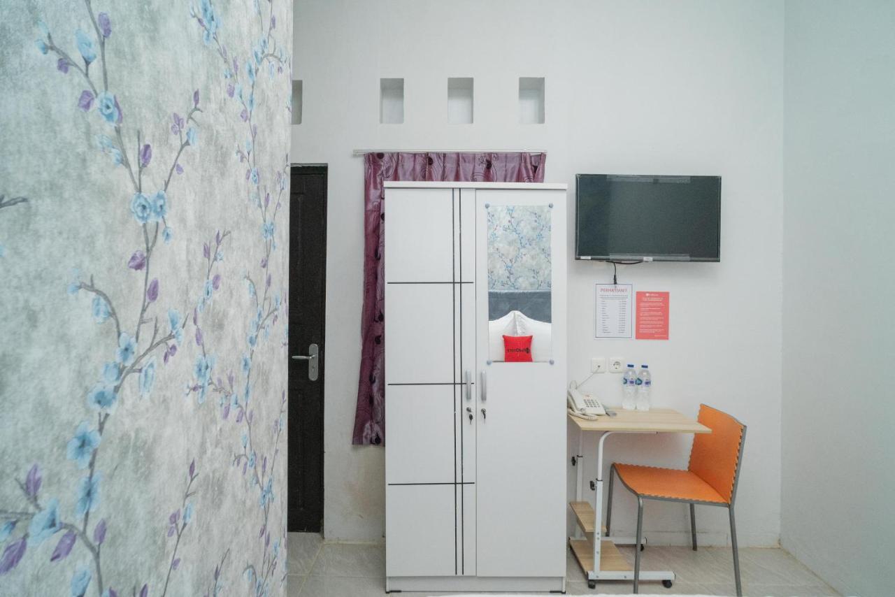 Reddoorz Plus Near Itc Cempaka Mas 2 Jakarta Buitenkant foto