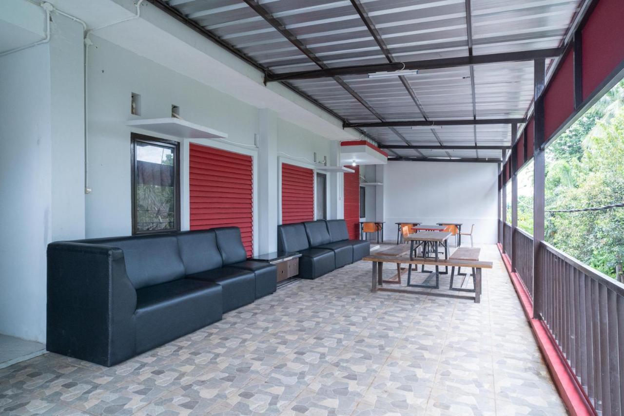 Reddoorz Plus Near Itc Cempaka Mas 2 Jakarta Buitenkant foto
