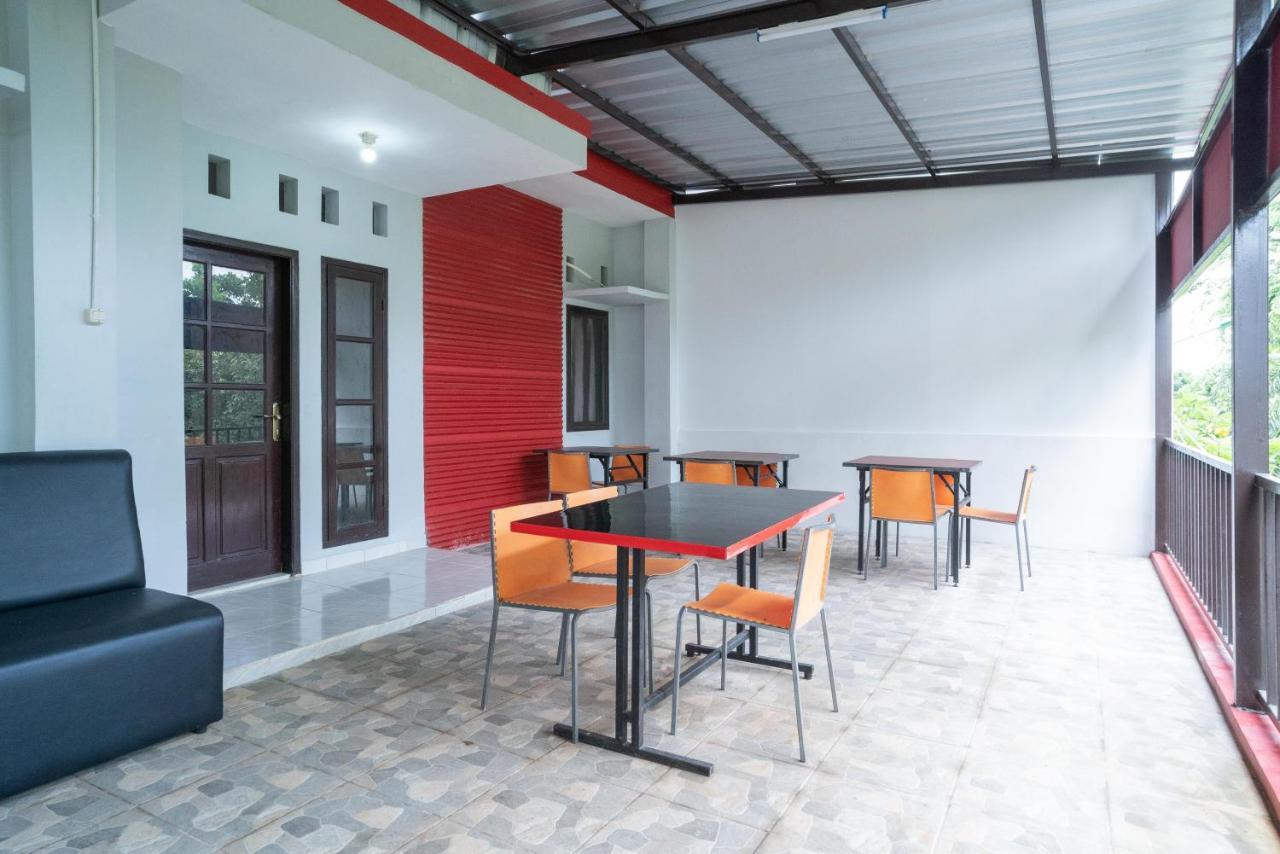 Reddoorz Plus Near Itc Cempaka Mas 2 Jakarta Buitenkant foto