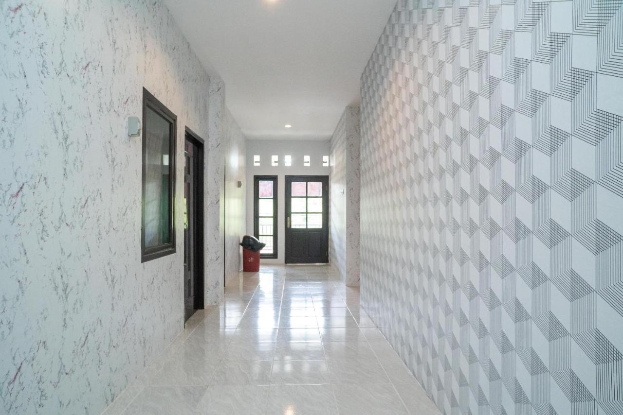 Reddoorz Plus Near Itc Cempaka Mas 2 Jakarta Buitenkant foto