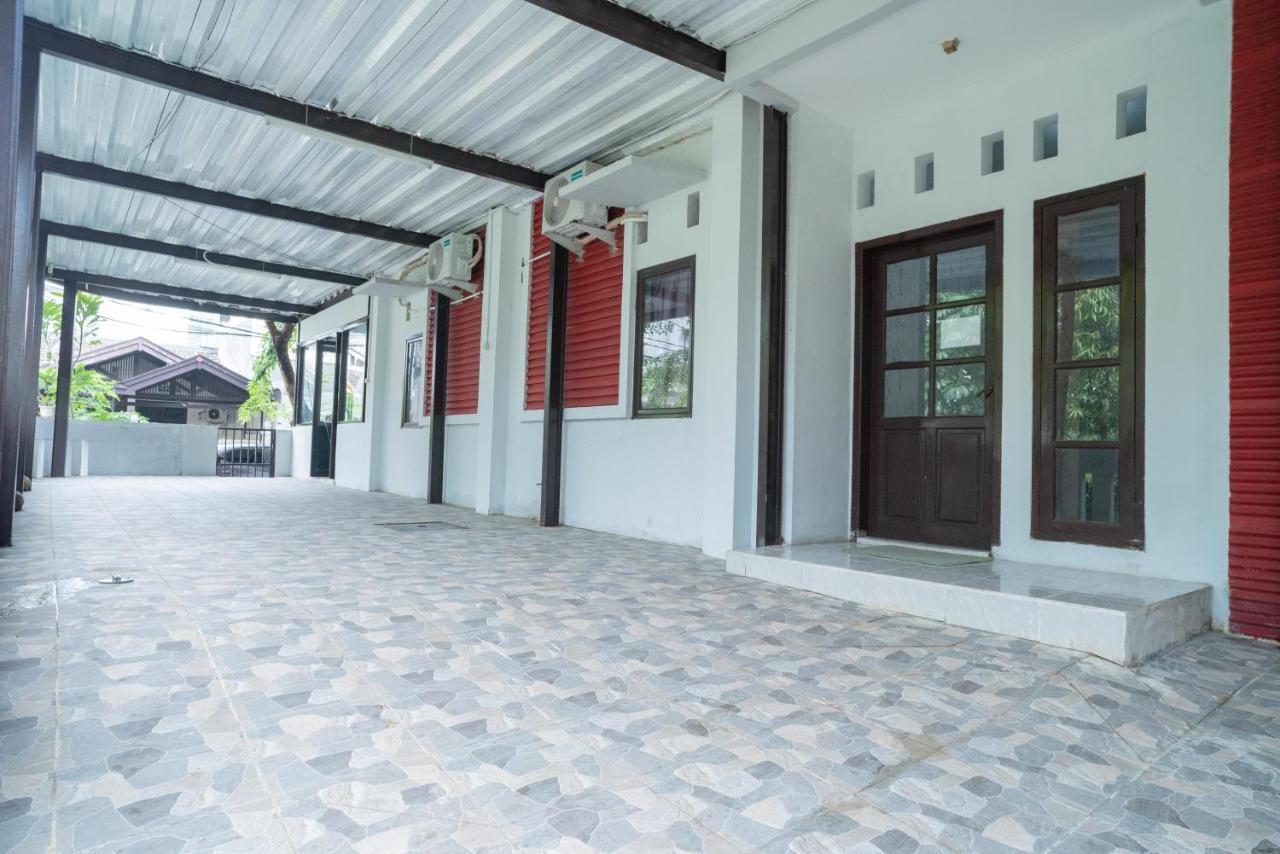 Reddoorz Plus Near Itc Cempaka Mas 2 Jakarta Buitenkant foto