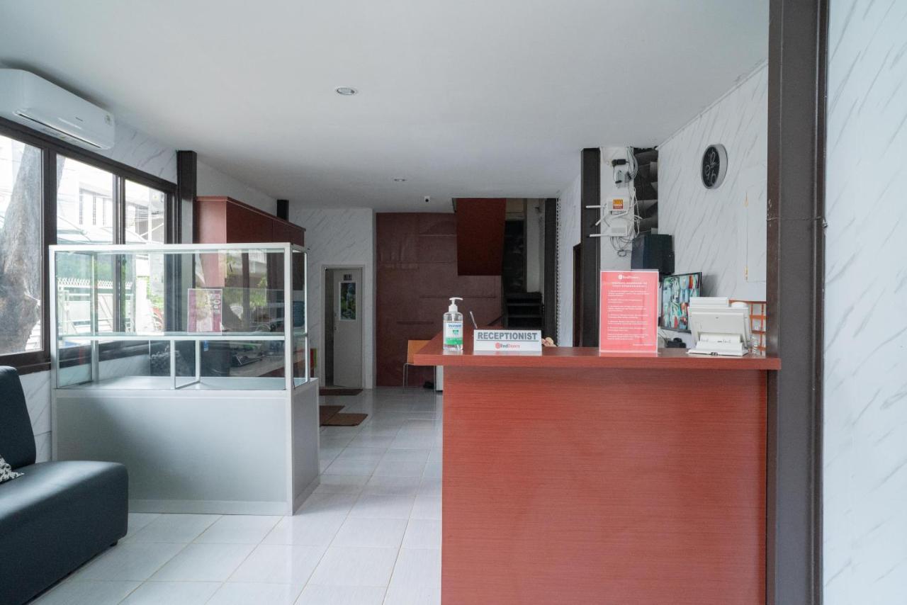 Reddoorz Plus Near Itc Cempaka Mas 2 Jakarta Buitenkant foto