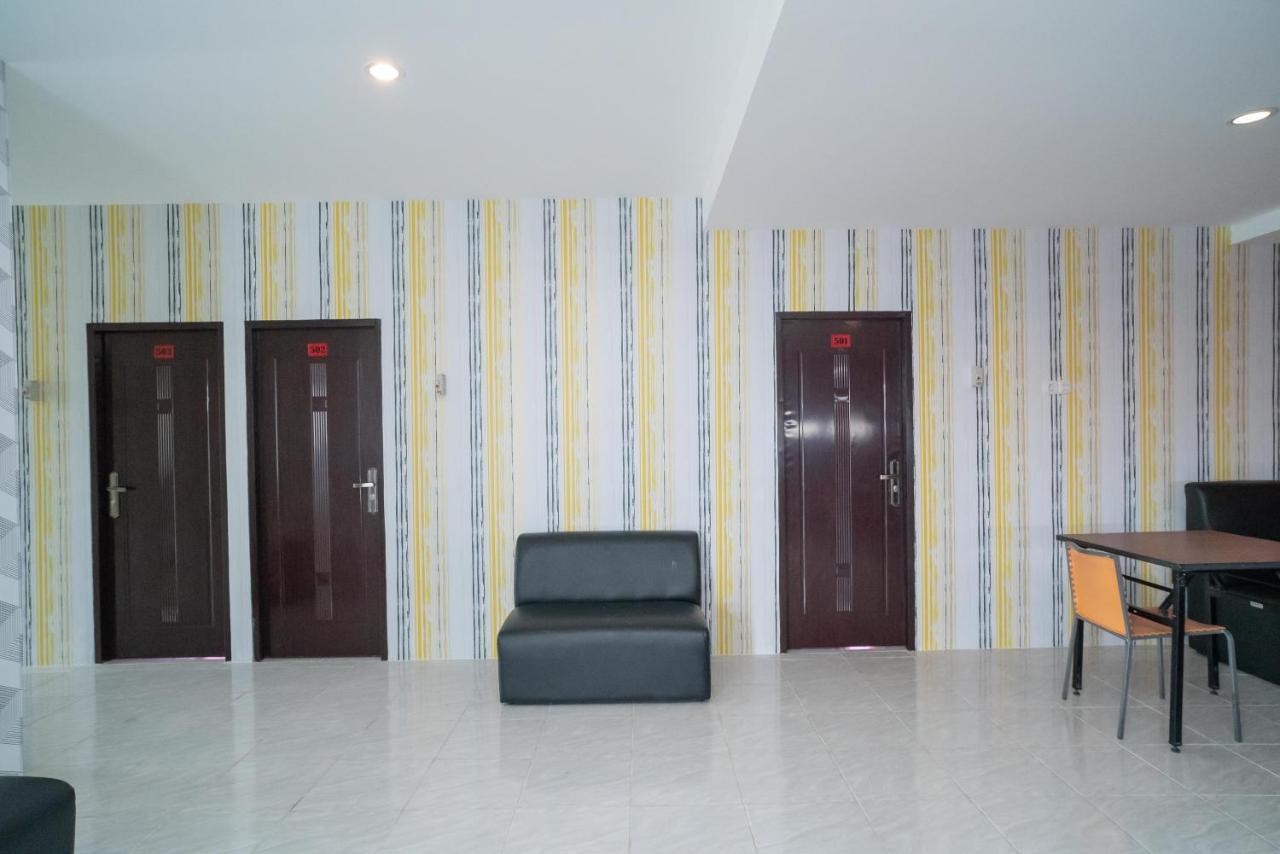 Reddoorz Plus Near Itc Cempaka Mas 2 Jakarta Buitenkant foto