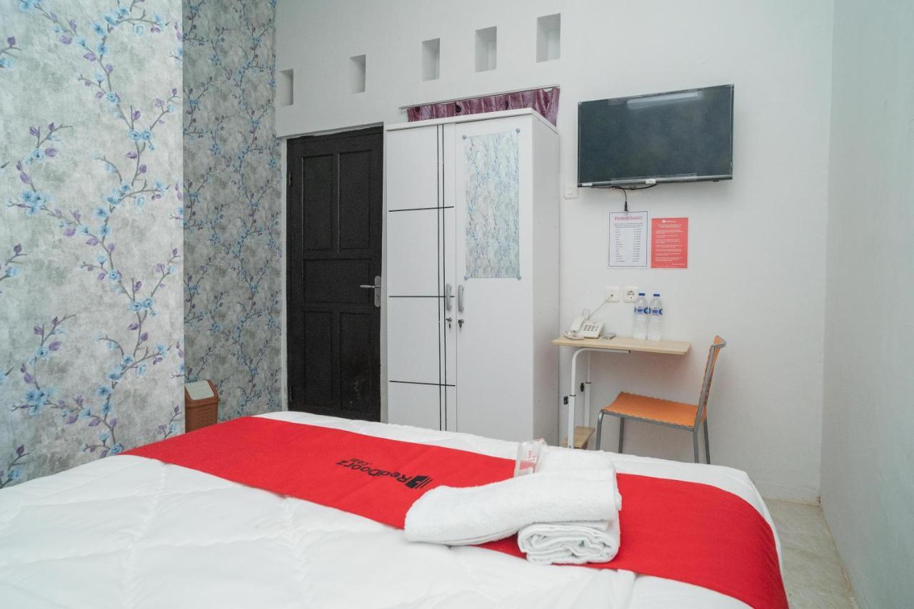 Reddoorz Plus Near Itc Cempaka Mas 2 Jakarta Buitenkant foto