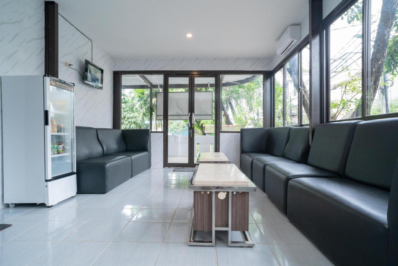 Reddoorz Plus Near Itc Cempaka Mas 2 Jakarta Buitenkant foto