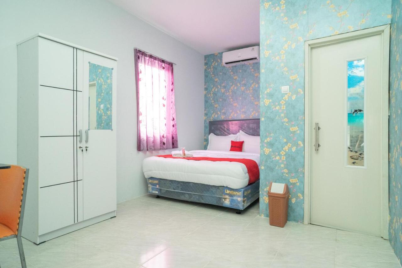 Reddoorz Plus Near Itc Cempaka Mas 2 Jakarta Buitenkant foto