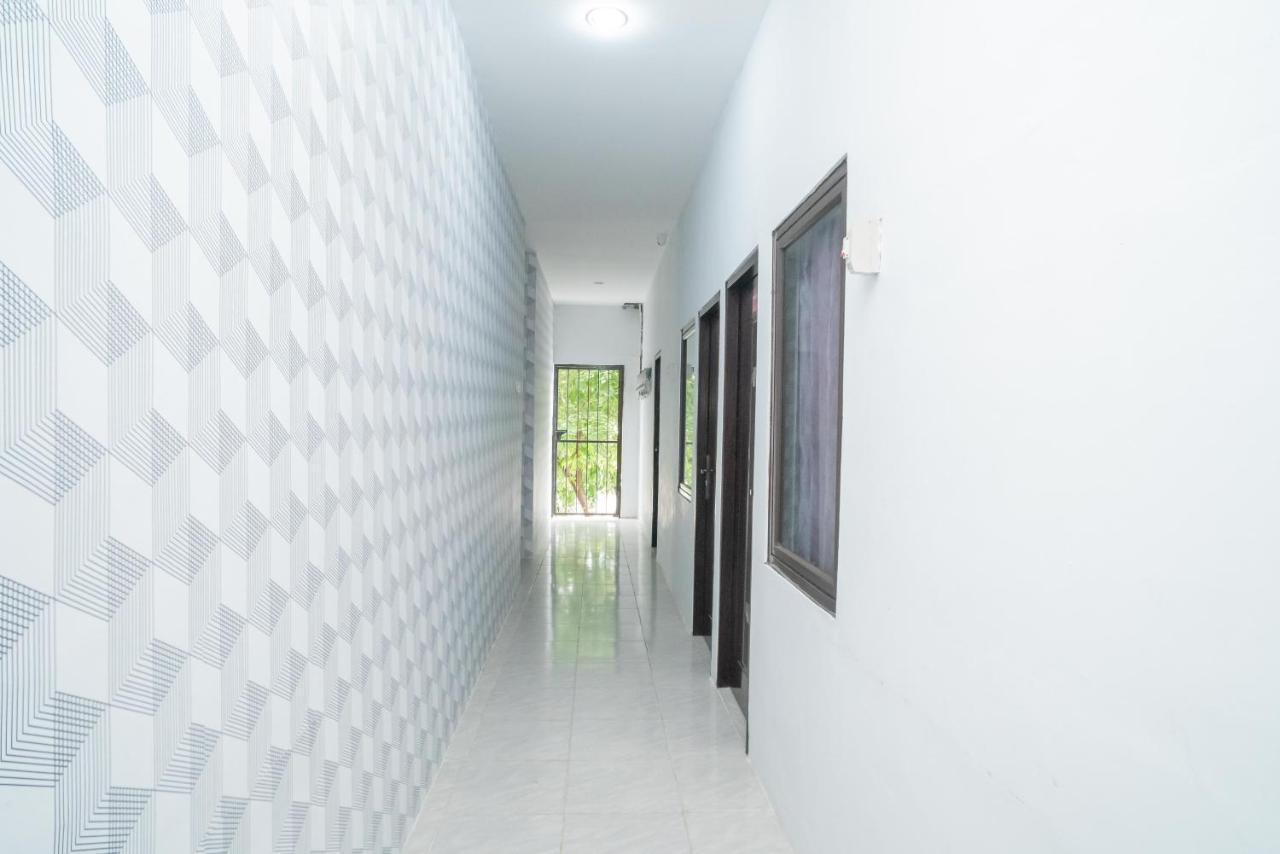 Reddoorz Plus Near Itc Cempaka Mas 2 Jakarta Buitenkant foto