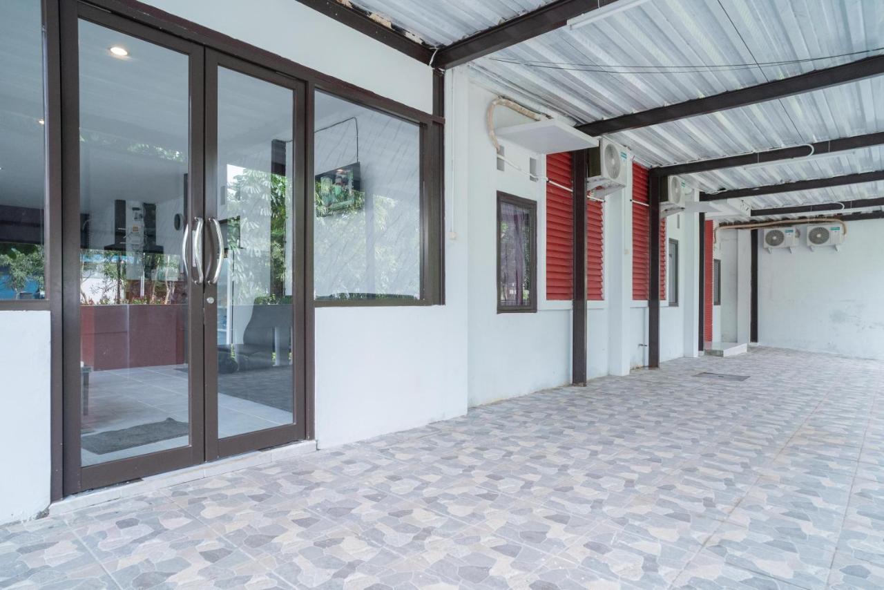 Reddoorz Plus Near Itc Cempaka Mas 2 Jakarta Buitenkant foto
