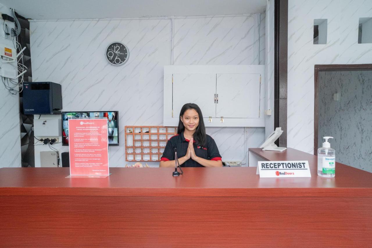 Reddoorz Plus Near Itc Cempaka Mas 2 Jakarta Buitenkant foto