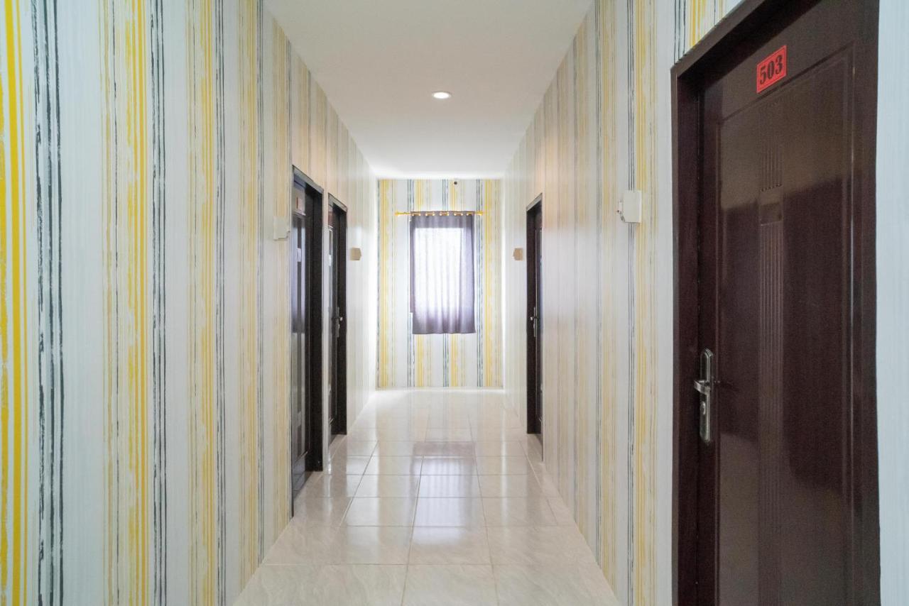 Reddoorz Plus Near Itc Cempaka Mas 2 Jakarta Buitenkant foto